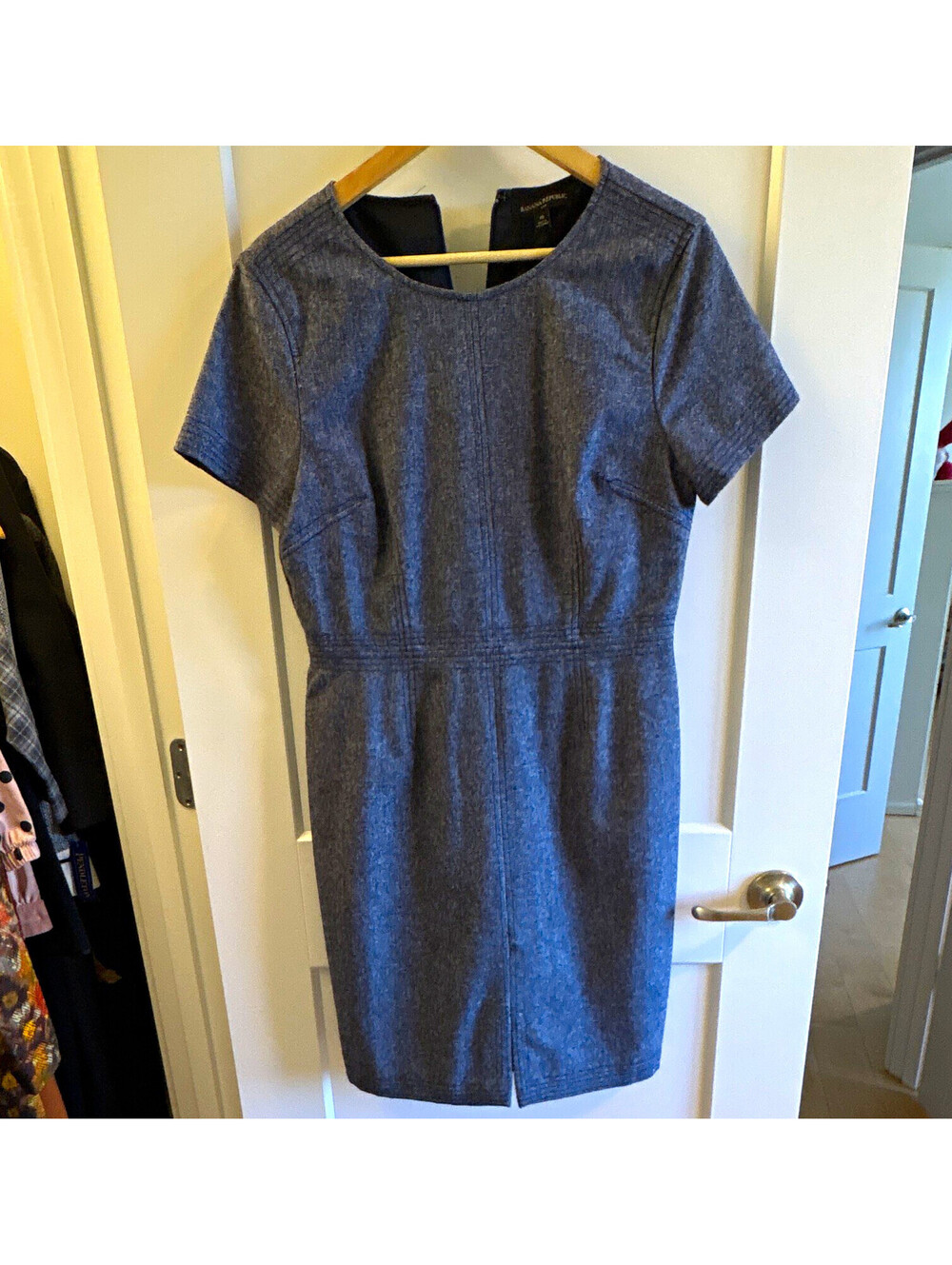 Banana Republic Blue Sheath Dress 10 Round Neck Short Sleeve Lined Zip Back